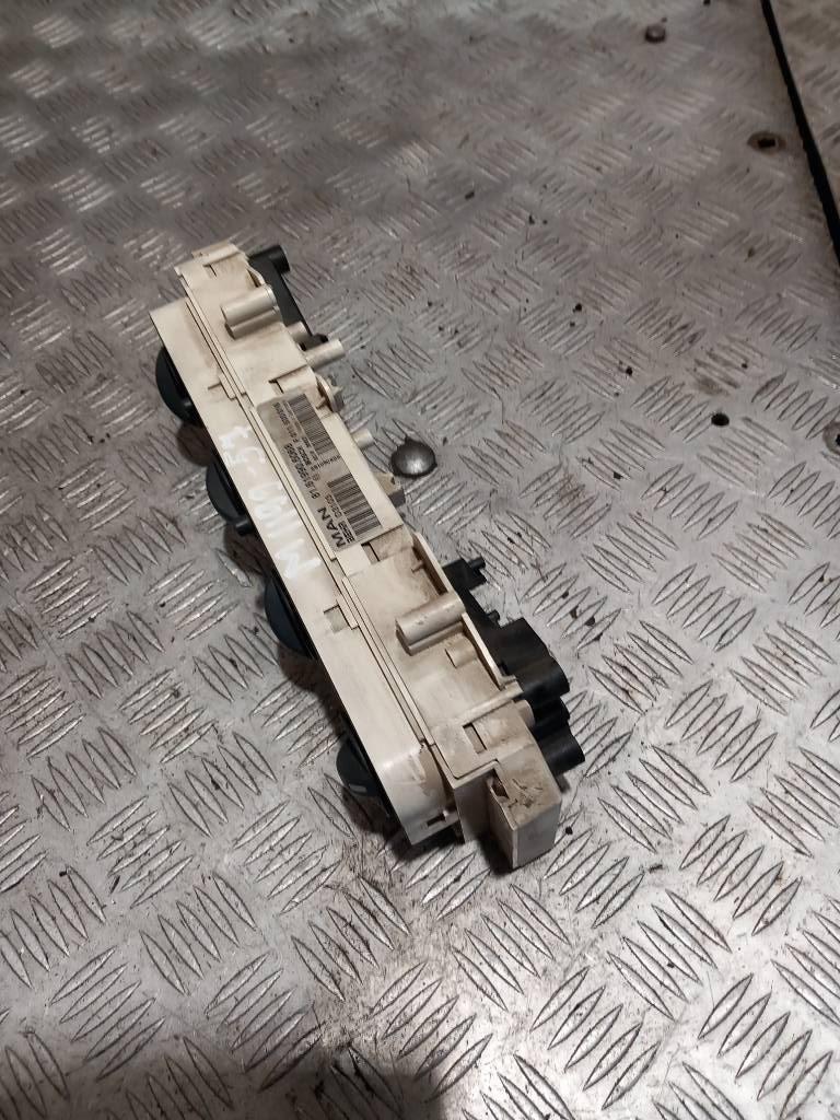 MAN TGM  81619906068 Cabine en interieur