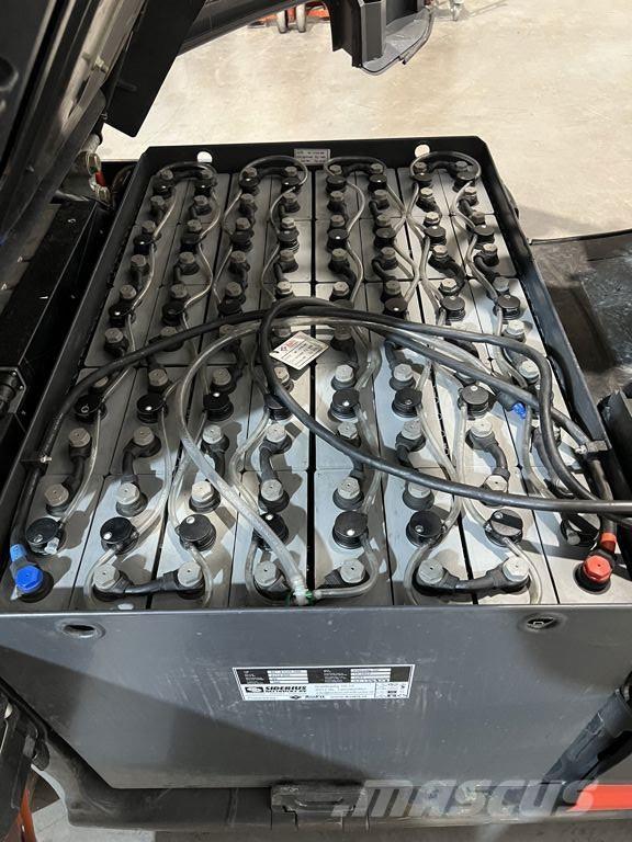 Linde E30-01 Elektrische heftrucks