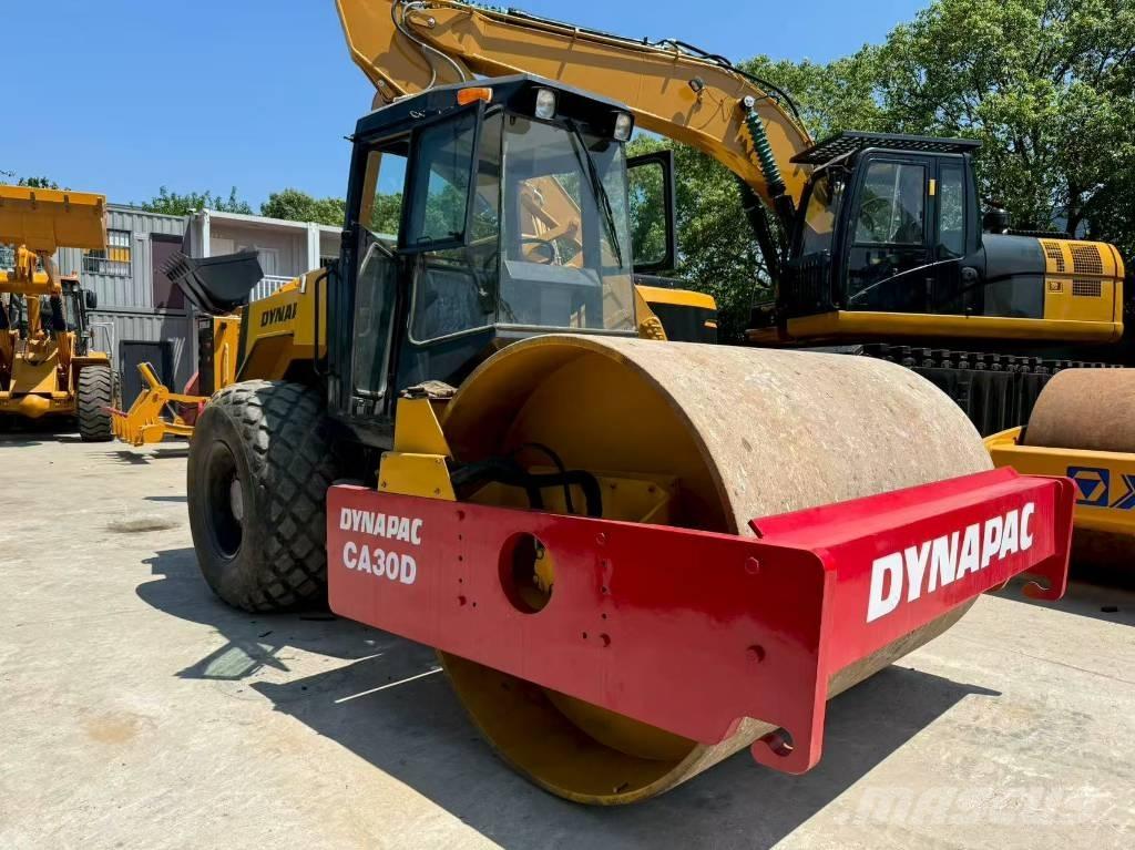 Dynapac CA 30 D Trilrolwalsen