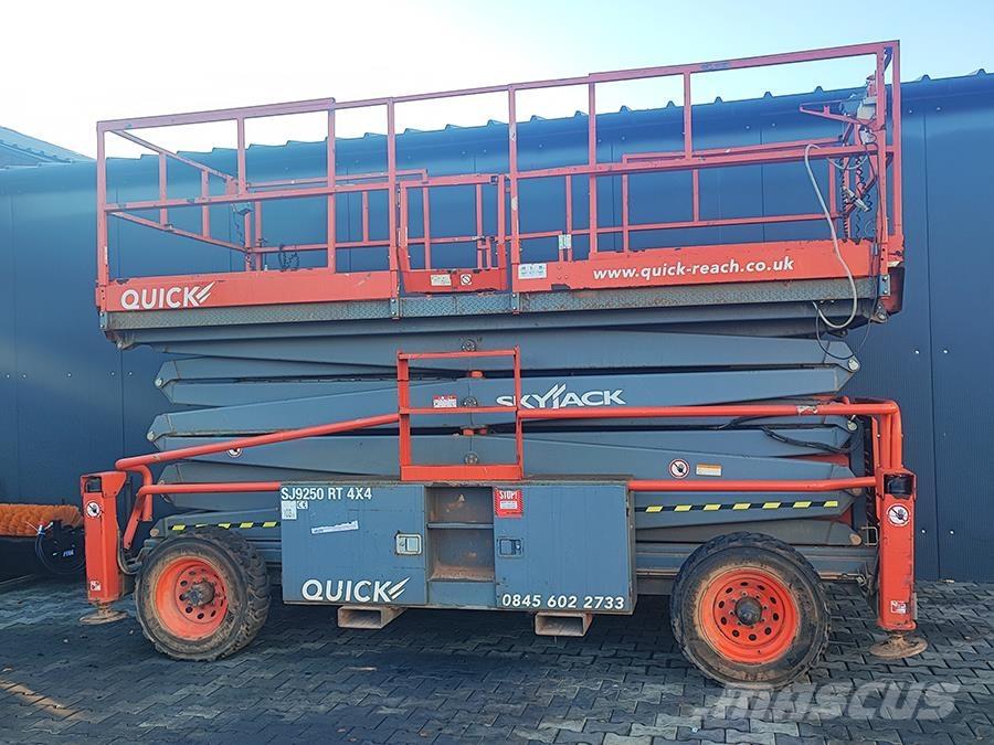 SkyJack SJ 9250 Schaarhoogwerkers