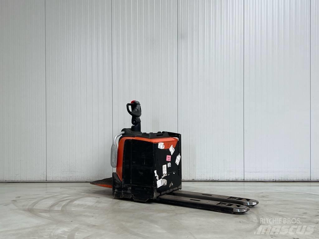 BT LPE250 Meerij pallettruck met platform