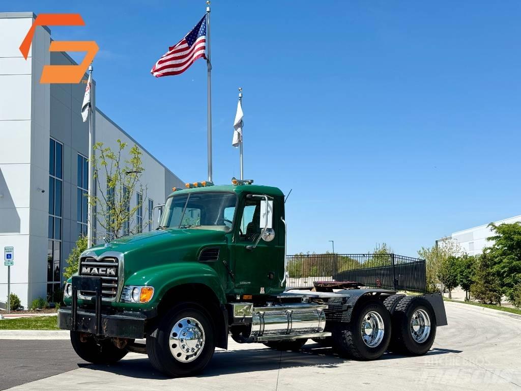 Mack Granite CV713 Trekkers