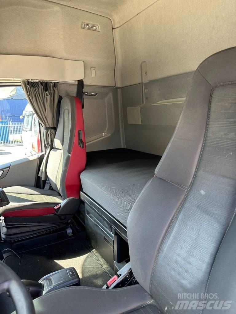 Volvo FH Containertrucks met kabelsysteem