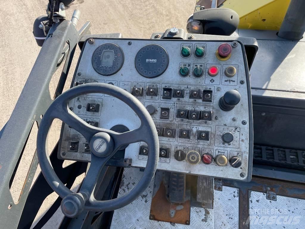 Bomag BF 300 P Asfaltafwerkmachines