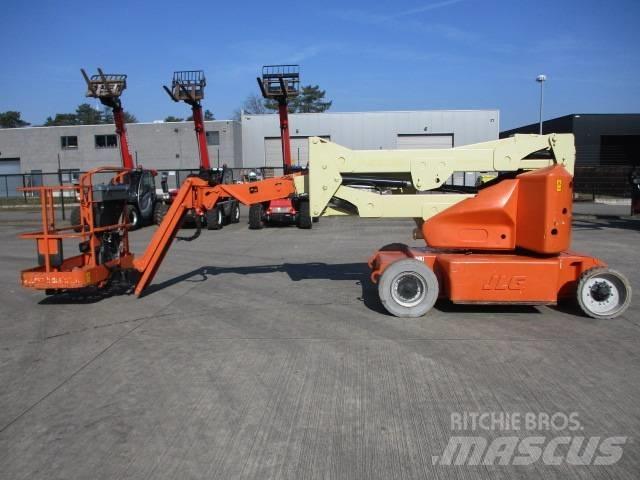 JLG E400AJP (817) Zelfrijdende knikarm hoogwerker
