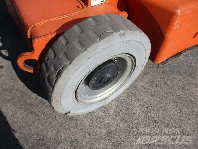 JLG E400AJP (817) Zelfrijdende knikarm hoogwerker