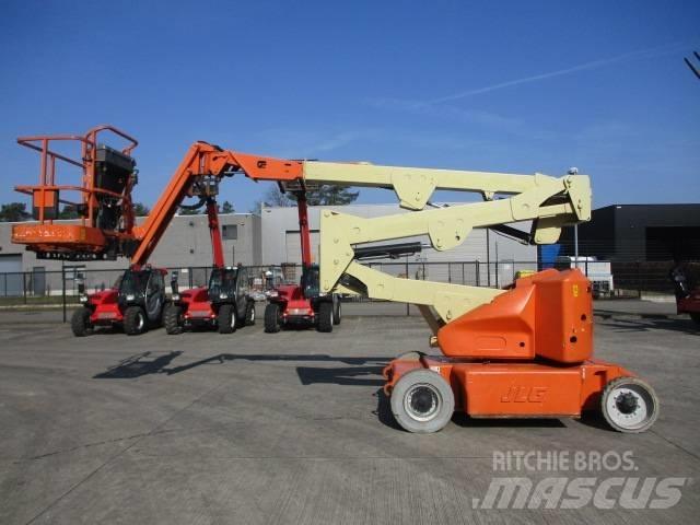 JLG E400AJP (817) Zelfrijdende knikarm hoogwerker