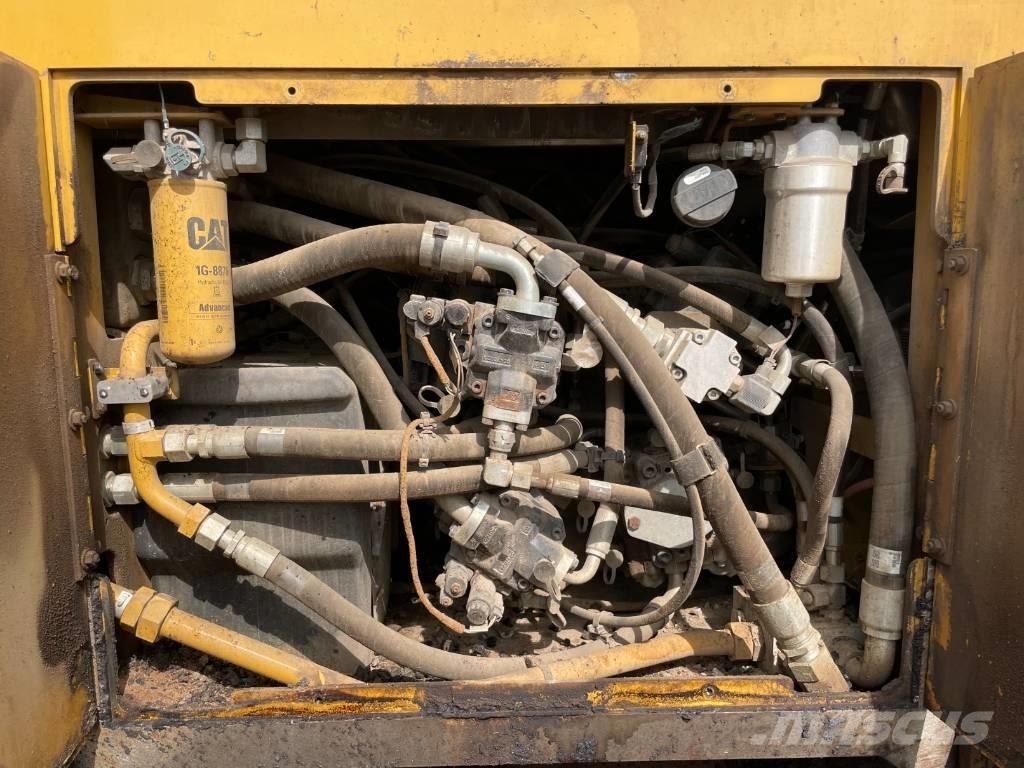 CAT AP555F Asfaltafwerkmachines