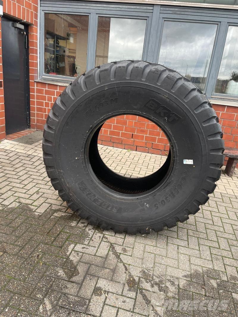 BKT 650/65R30,5 Banden, wielen en velgen