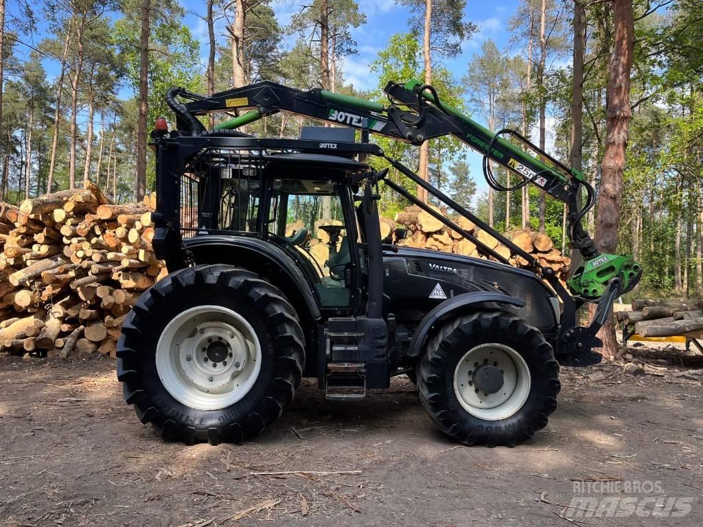 Valtra T183 Vesu Tractoren