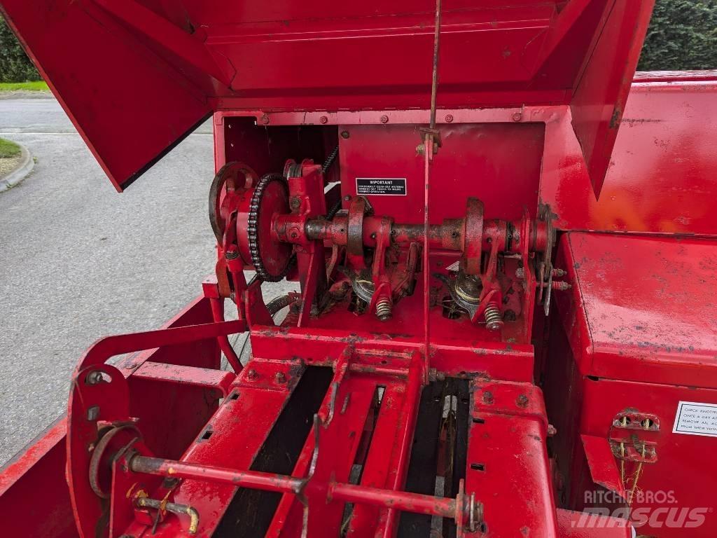 Massey Ferguson 124 Vierkante balenpers
