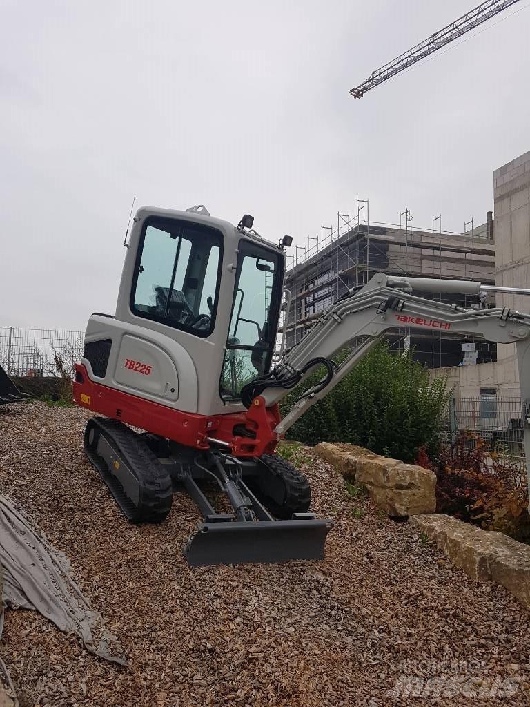 Takeuchi TB225 Minigraafmachines < 7t