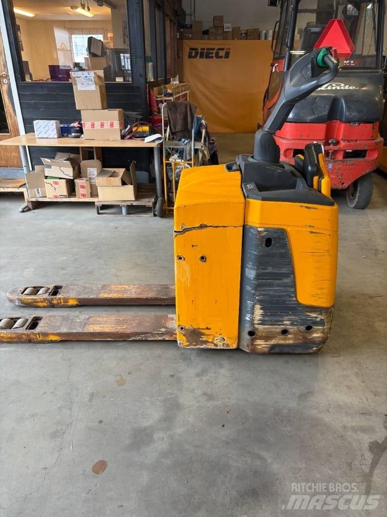 Jungheinrich ERE 225 Meerij pallettruck met platform