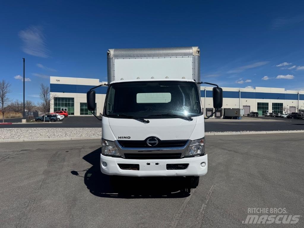 Hino 155 Bakwagens met gesloten opbouw