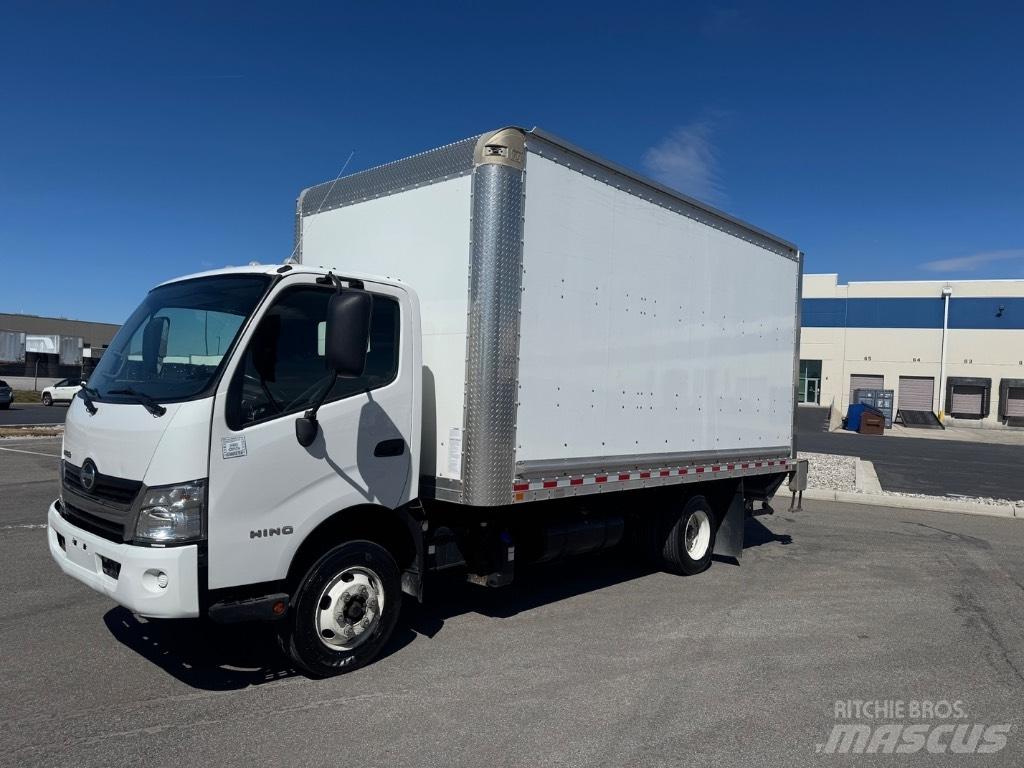 Hino 155 Bakwagens met gesloten opbouw