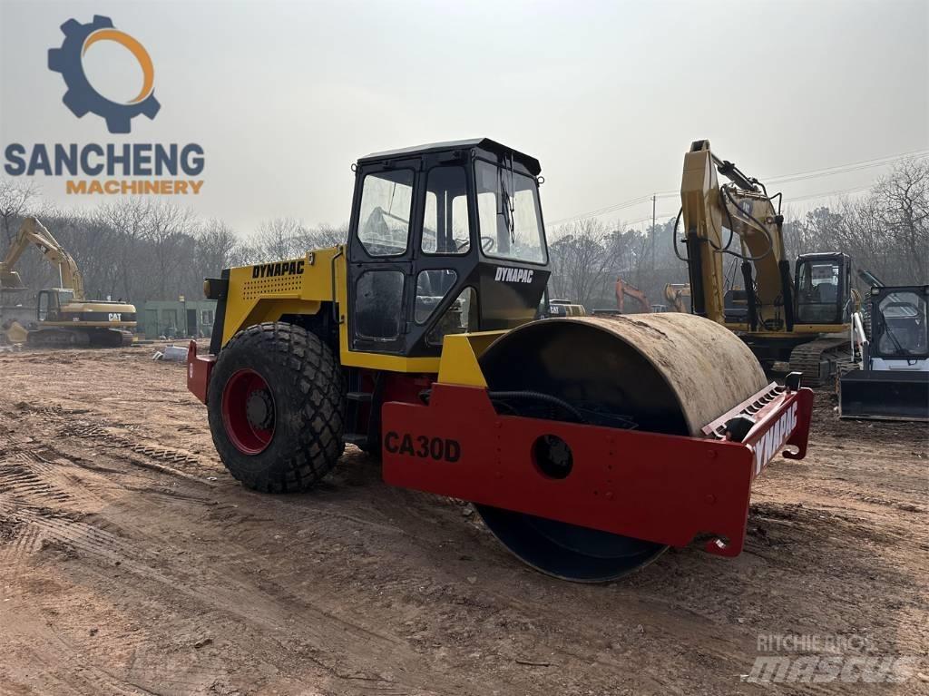 Dynapac CA30D Trilrolwalsen