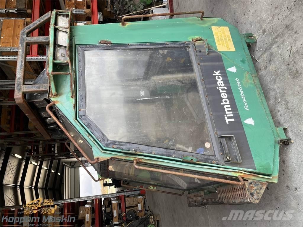Timberjack 1270 Cabine en interieur
