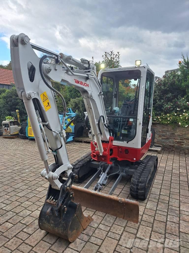 Takeuchi TB 225 Minigraafmachines < 7t