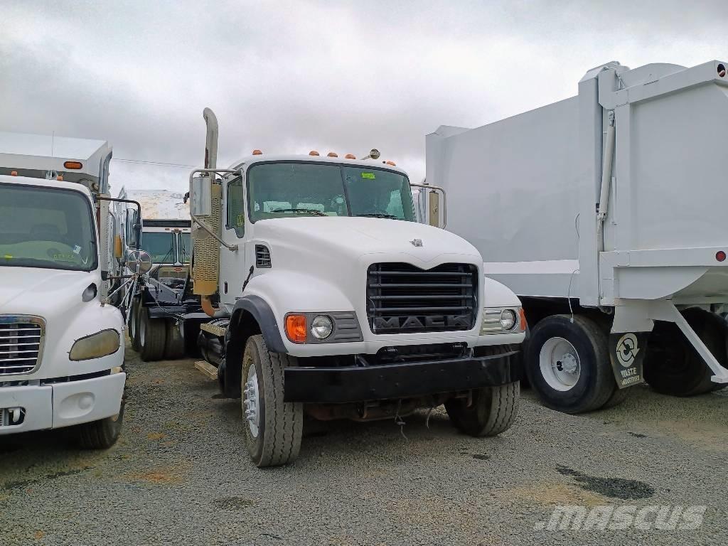 Mack CV 713 Containertrucks met kabelsysteem
