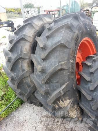  Pneus 420/85R30 Banden, wielen en velgen