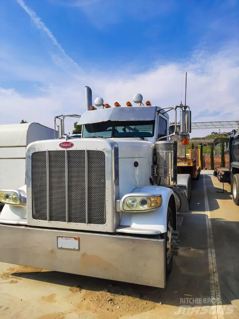 Peterbilt 388 Trekkers