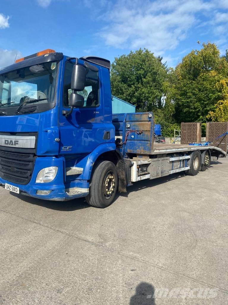 DAF CF 330 Vlakke laadvloer met kraan