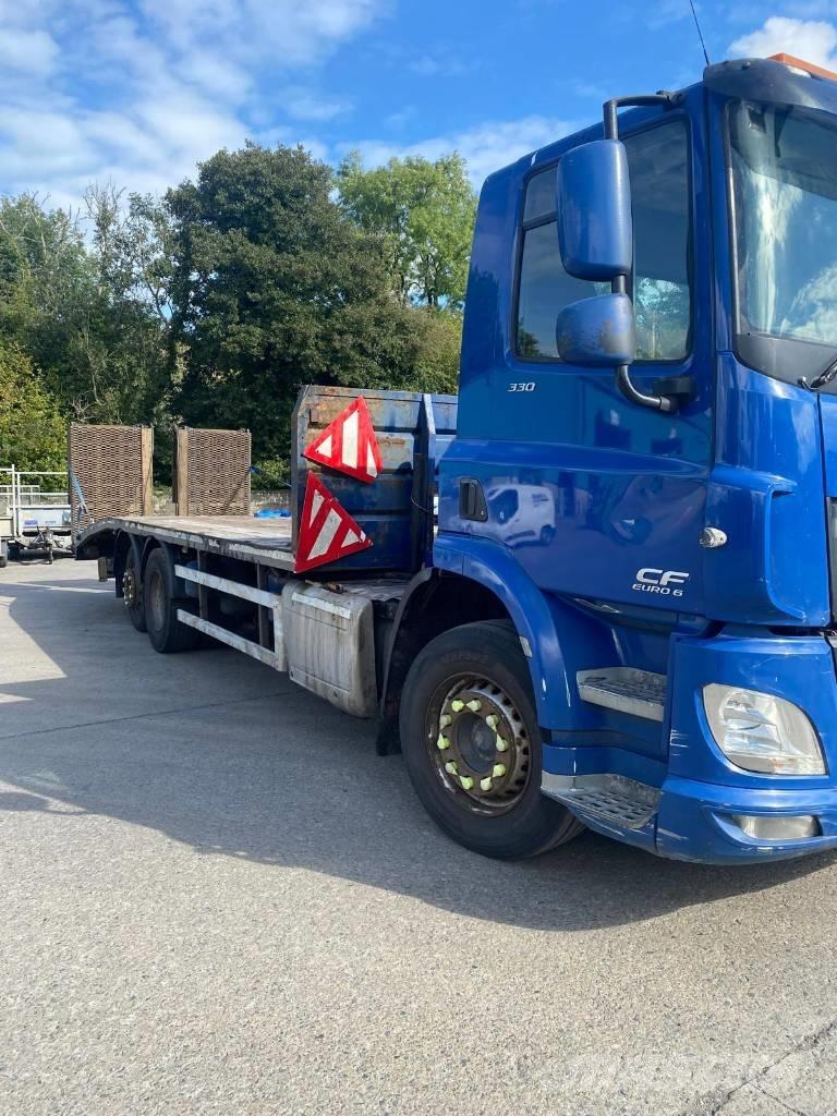 DAF CF 330 Vlakke laadvloer met kraan