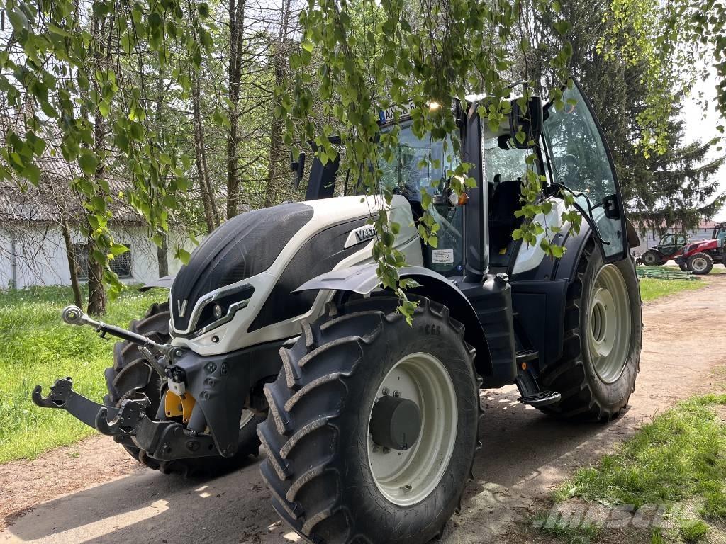 Valtra T 255 Tractoren