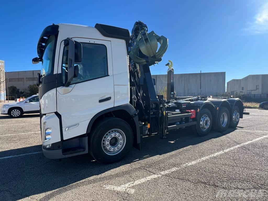 Volvo FM Vlakke laadvloer met kraan