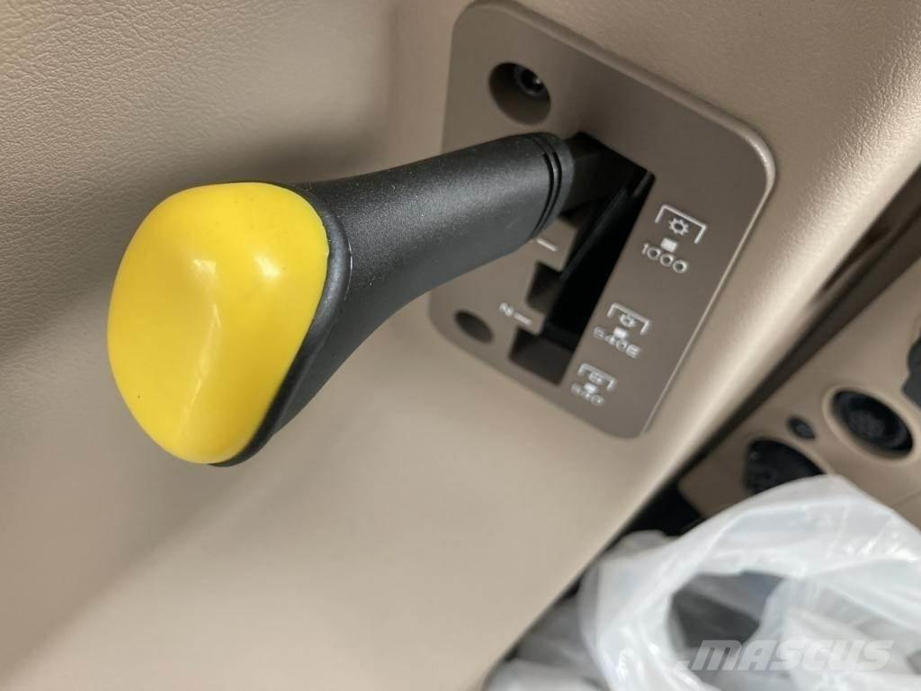 John Deere 6M240 Tractoren