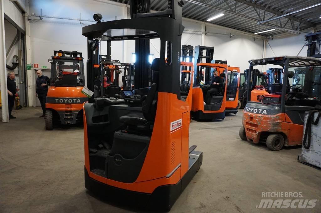 Toyota RRE140HE Reachtruck voor hoog niveau