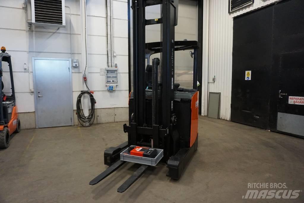 Toyota RRE140HE Reachtruck voor hoog niveau