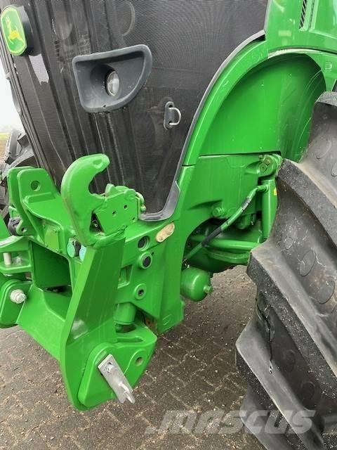 John Deere 7230 R Tractoren
