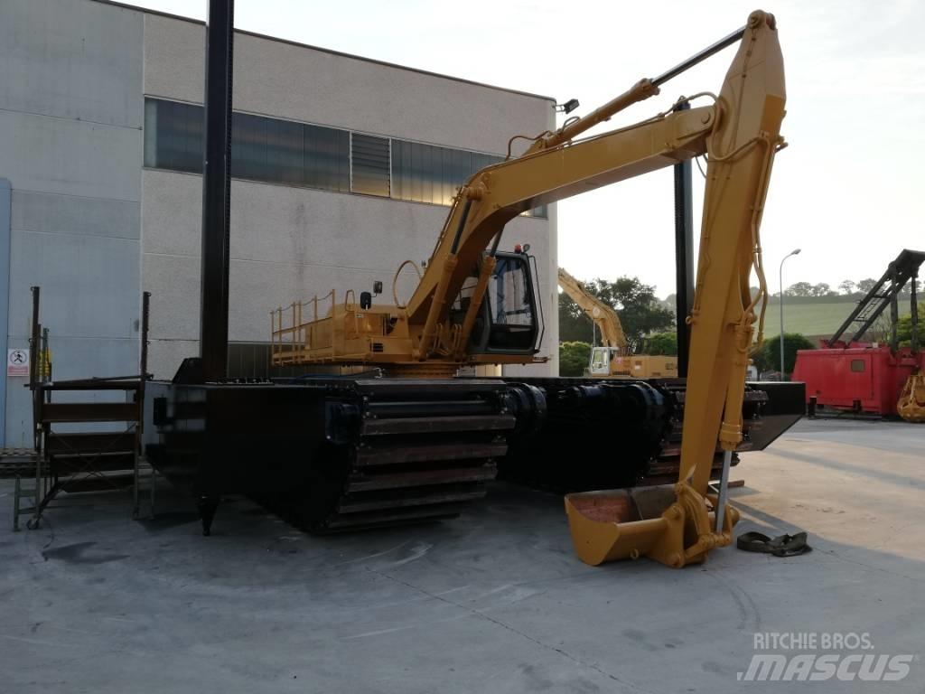 Hitachi MA 125 Amfibische graafmachines