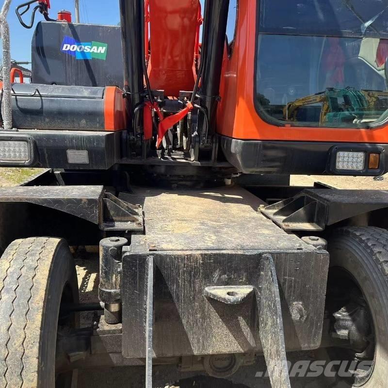 Doosan DX150W Wielgraafmachines