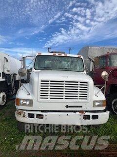 International 4700 Platte bakwagens