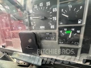International 4700 Platte bakwagens