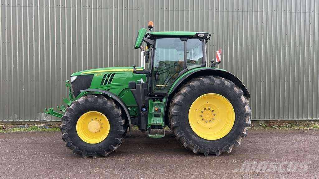 John Deere 6215R Tractoren