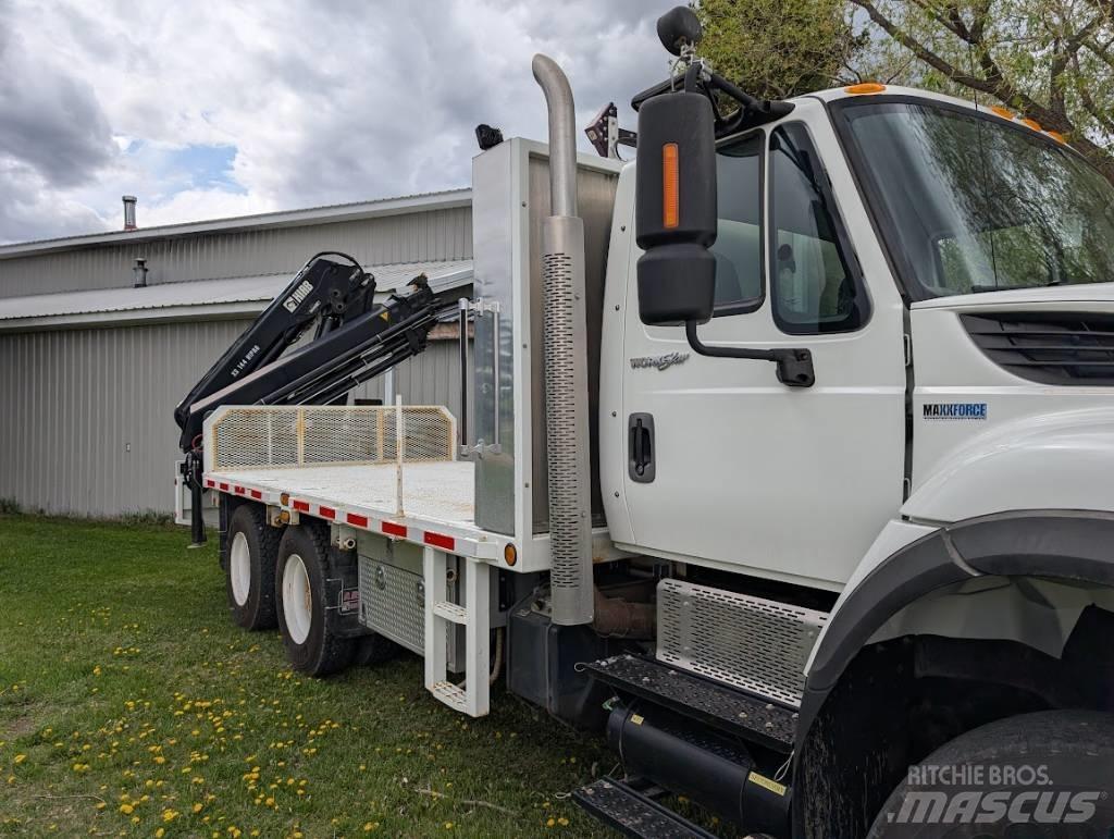 International 7500 Vlakke laadvloer met kraan