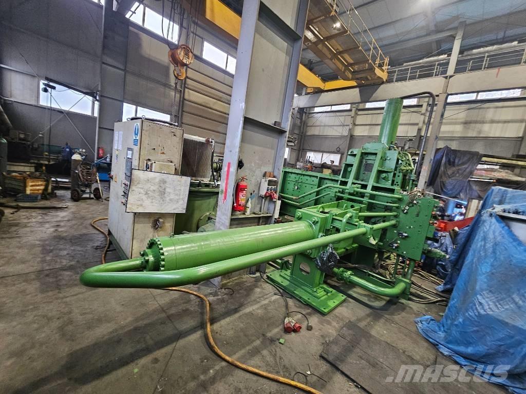  Henschel 30 x 30 Industriële balenpersen