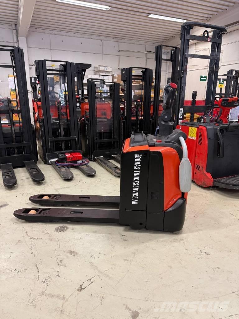 Toyota truck LPE 200 Meerij pallettruck met platform