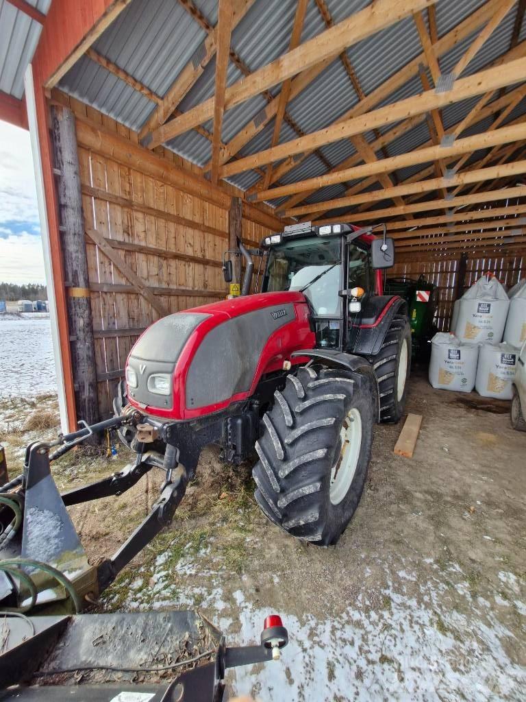 Valtra T 151 hitchec Tractoren