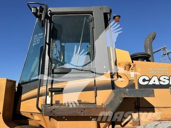 CASE 821C Wielladers