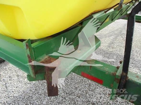 YETTER 1600 Kunstmeststrooiers