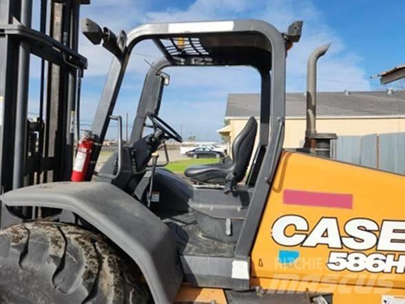 CASE 586H Vorkheftruck voor zwaar terrein