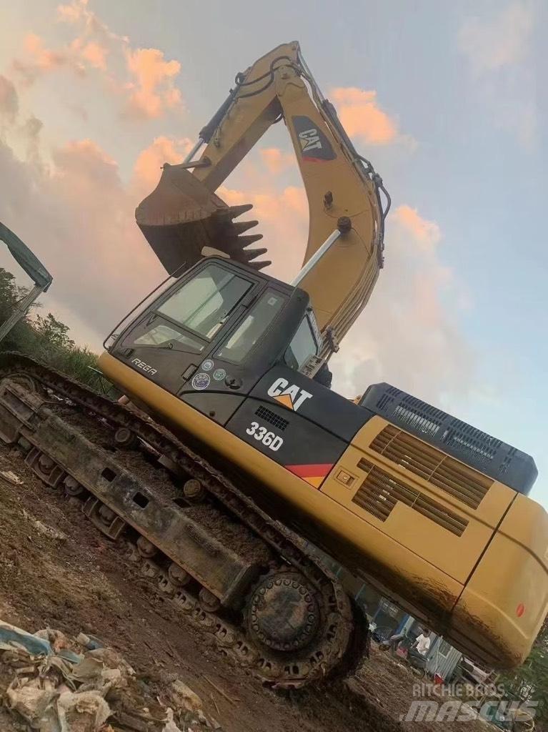 CAT 336 D Graafmachines Long Reach