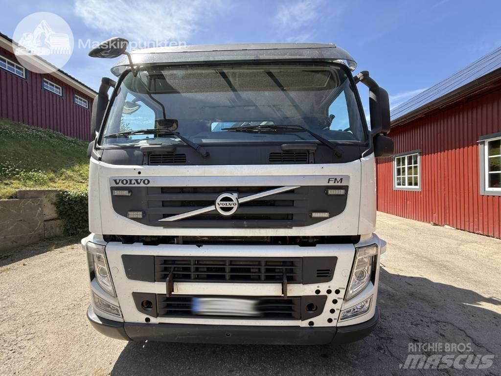 Volvo FM 330 Vlakke laadvloer met kraan
