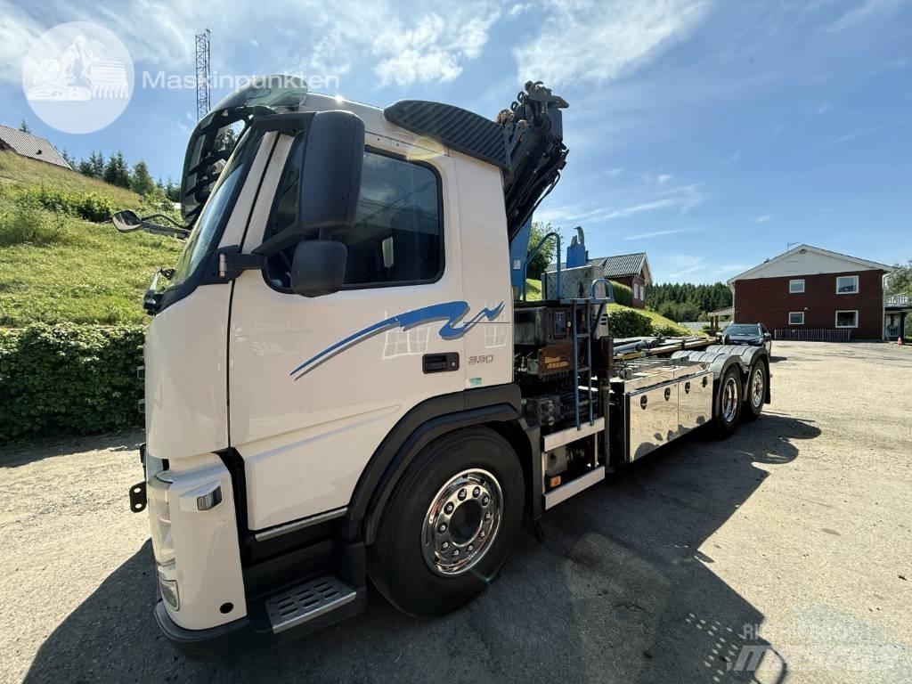 Volvo FM 330 Vlakke laadvloer met kraan