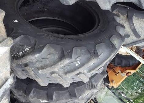 Pneu 13.6R28 Banden, wielen en velgen