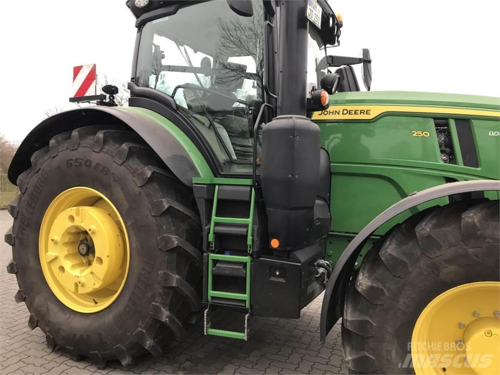 John Deere 6R 250 Tractoren